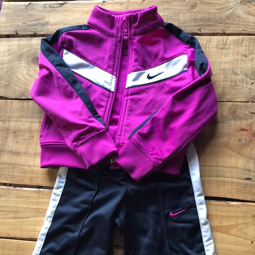 Girls Nike Sweat suit